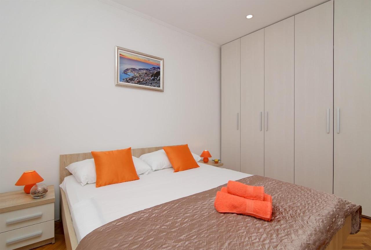 Hill Apartment *