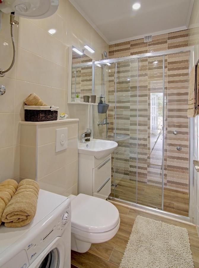 Hill Apartment *