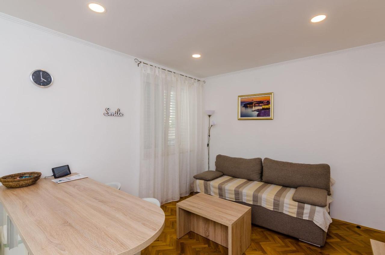 Hill Apartment *