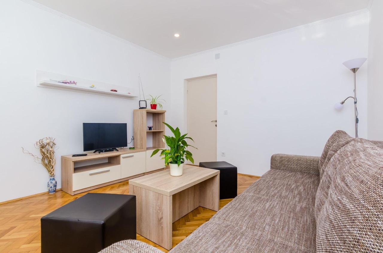 Hill Apartment *