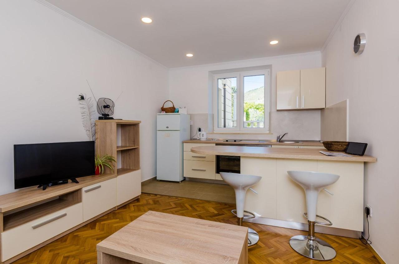 Hill Apartment