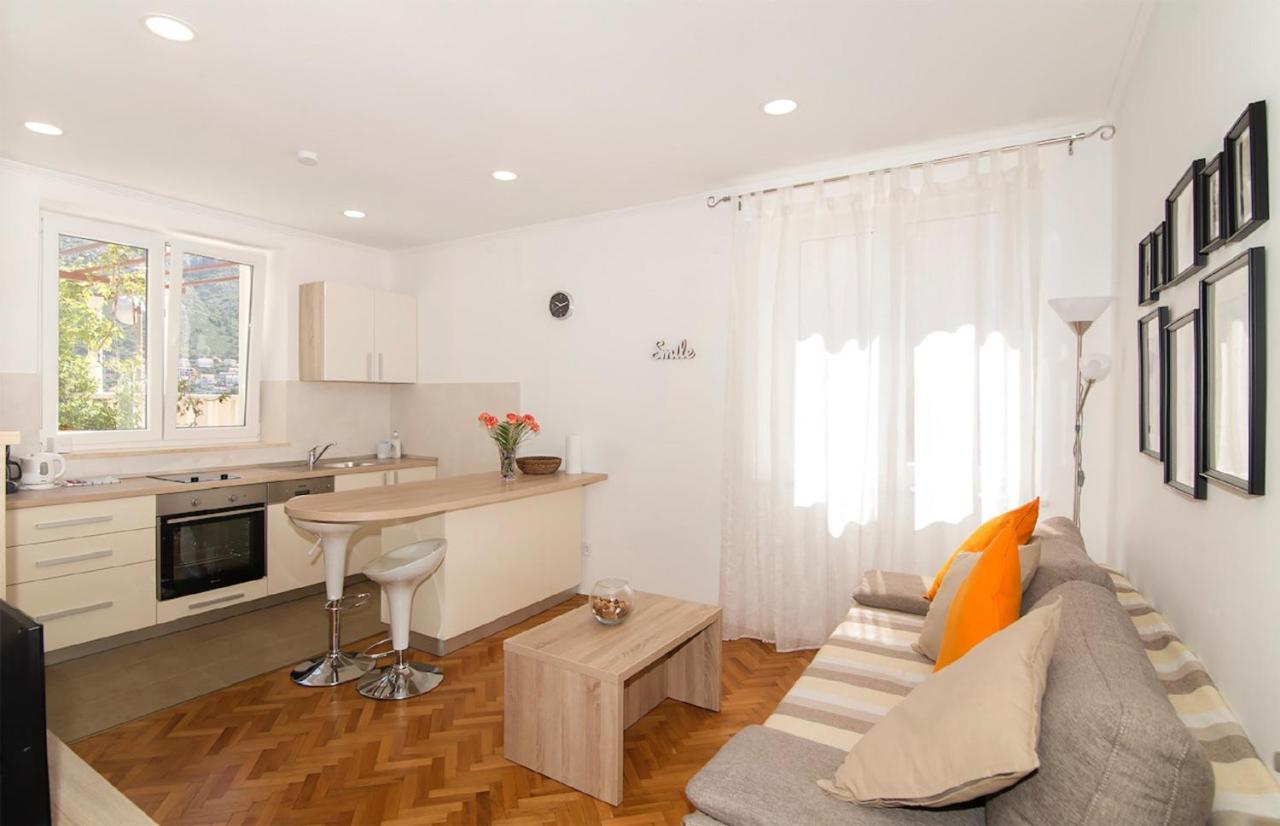 Hill Apartment *