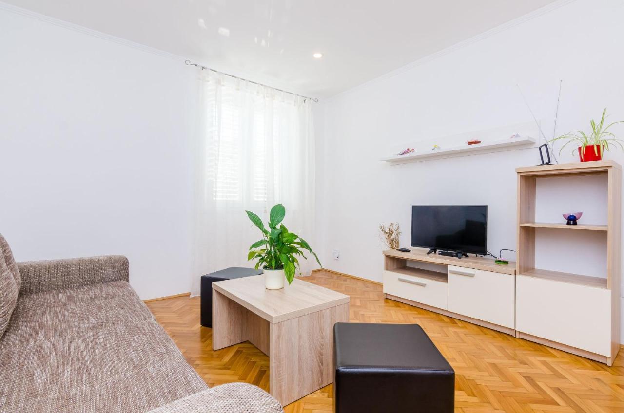 Hill Apartment *